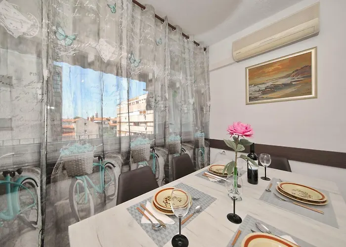 Cozy Lana In The Center Appartement Zadar