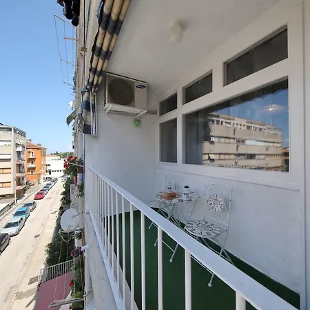 Apartment Lana In Centre With Garage