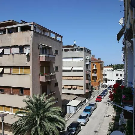 Apartment Lana In Centre With Garage Zadar