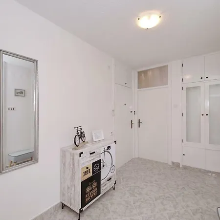 Cozy Lana In The Center Appartement