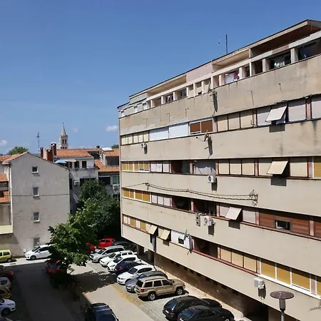 Cozy Lana In The Center