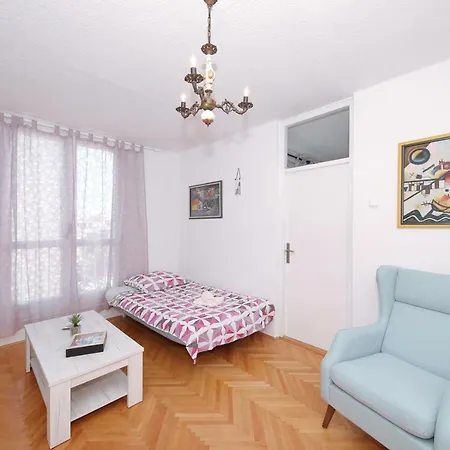 Lana In Centre With Garage Apartment Zadar